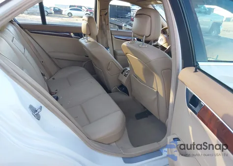 2008 Mercedes-Benz C 300 Luxury 4Matic z USA, uszkodzony, nr VIN WDDGF81X58F175656